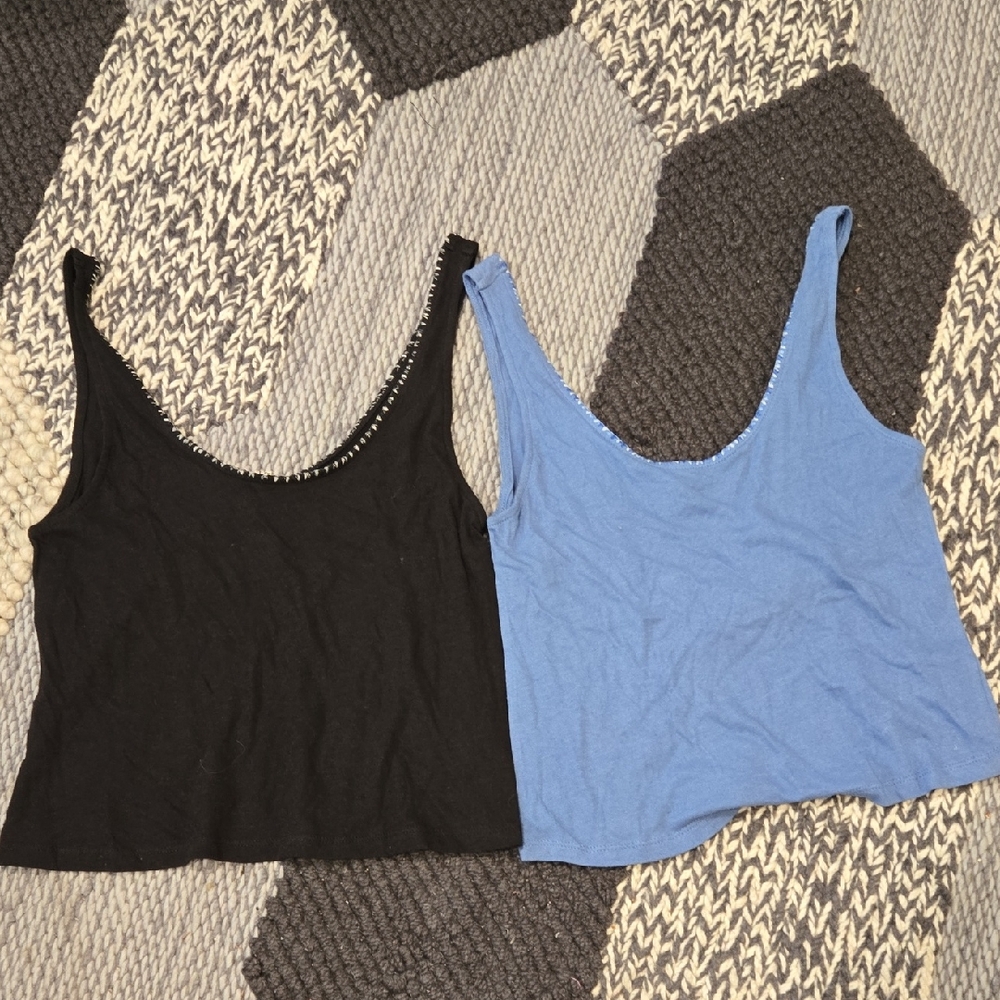 2 FREE PEOPLE INTIMATELY TANKS. SIZE SMALL
